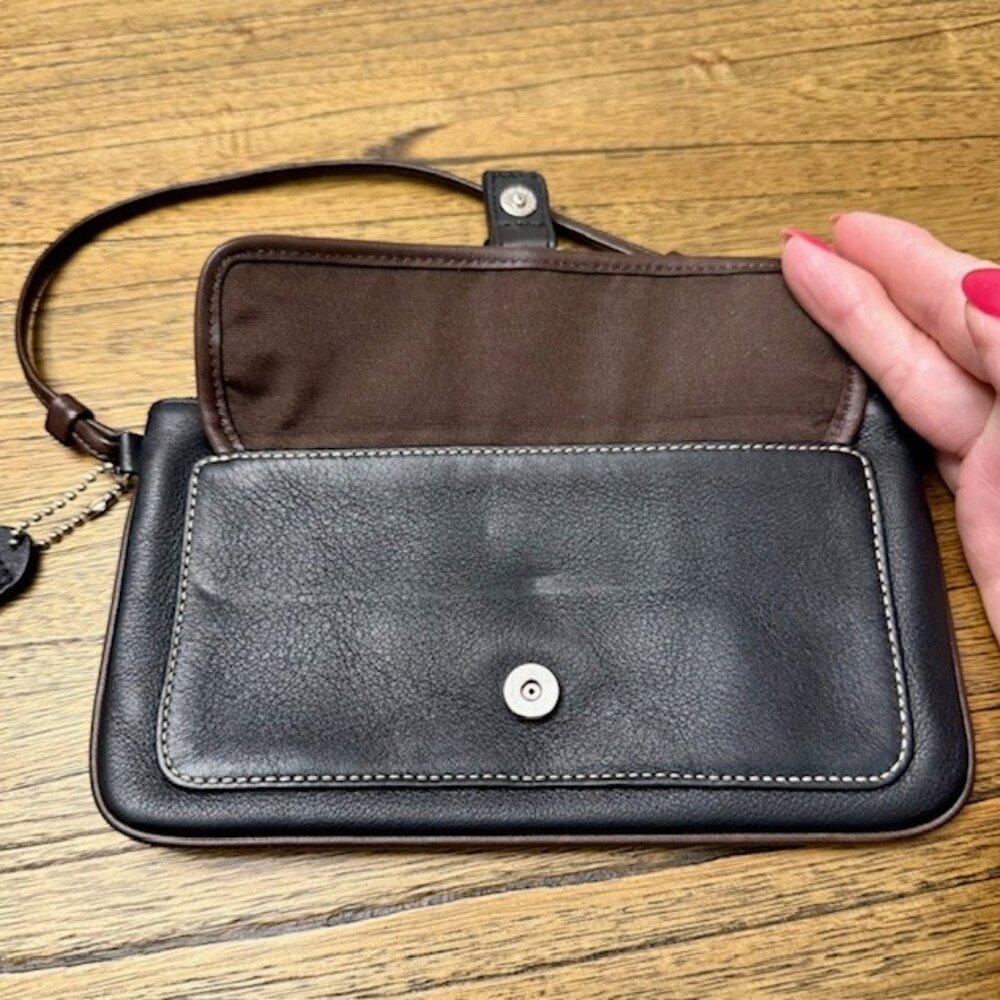 COACH "SOHO" Vintage Leather Wristlet - Picture 4 of 14